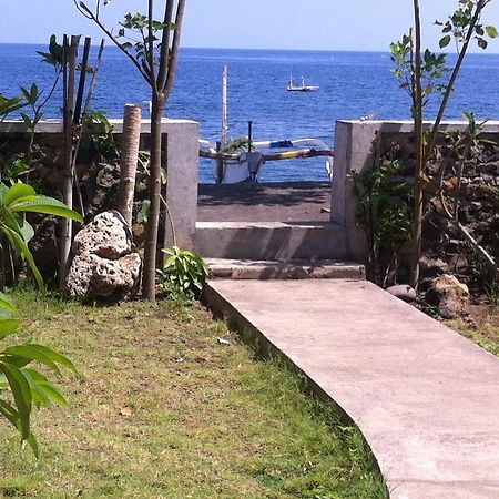 Amed Sari Beach Guesthouse Exterior photo