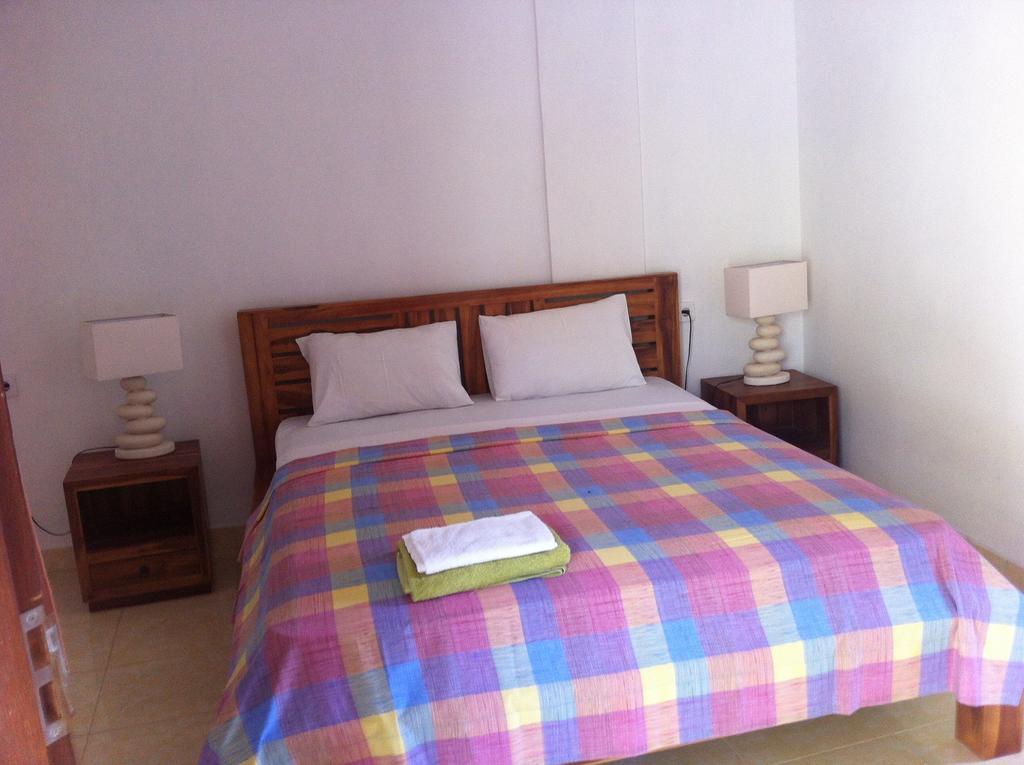 Amed Sari Beach Guesthouse Exterior photo