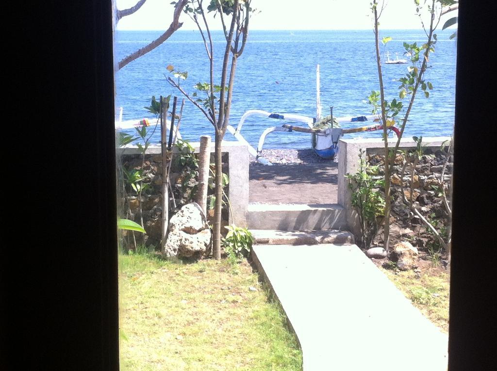 Amed Sari Beach Guesthouse Exterior photo