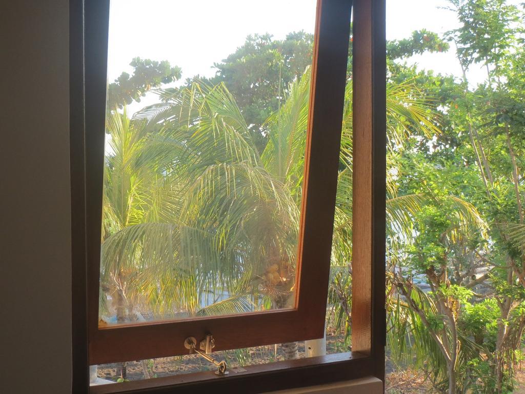 Amed Sari Beach Guesthouse Exterior photo