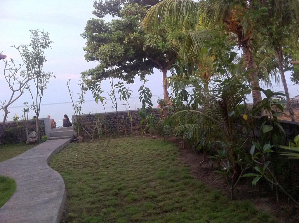 Amed Sari Beach Guesthouse Exterior photo