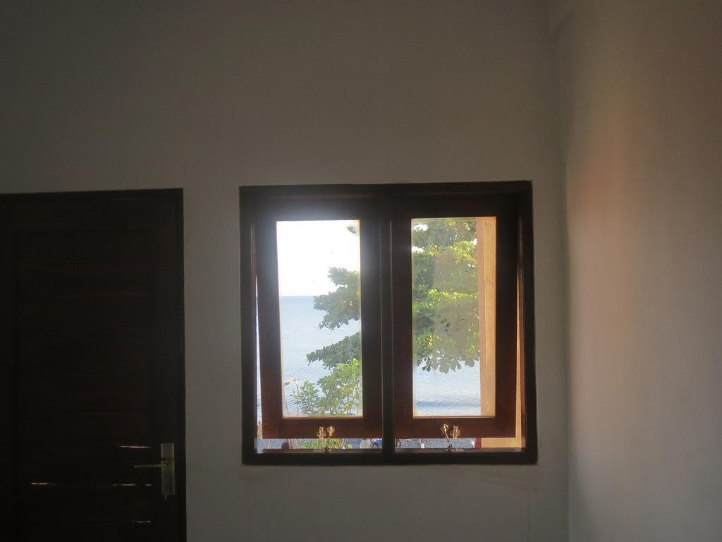 Amed Sari Beach Guesthouse Room photo