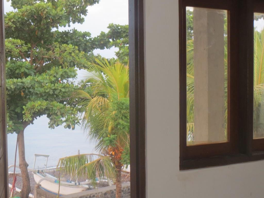 Amed Sari Beach Guesthouse Room photo