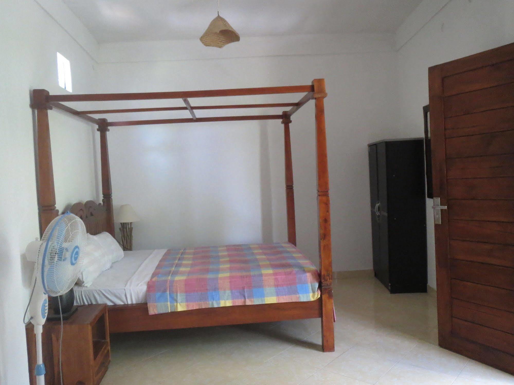 Amed Sari Beach Guesthouse Exterior photo