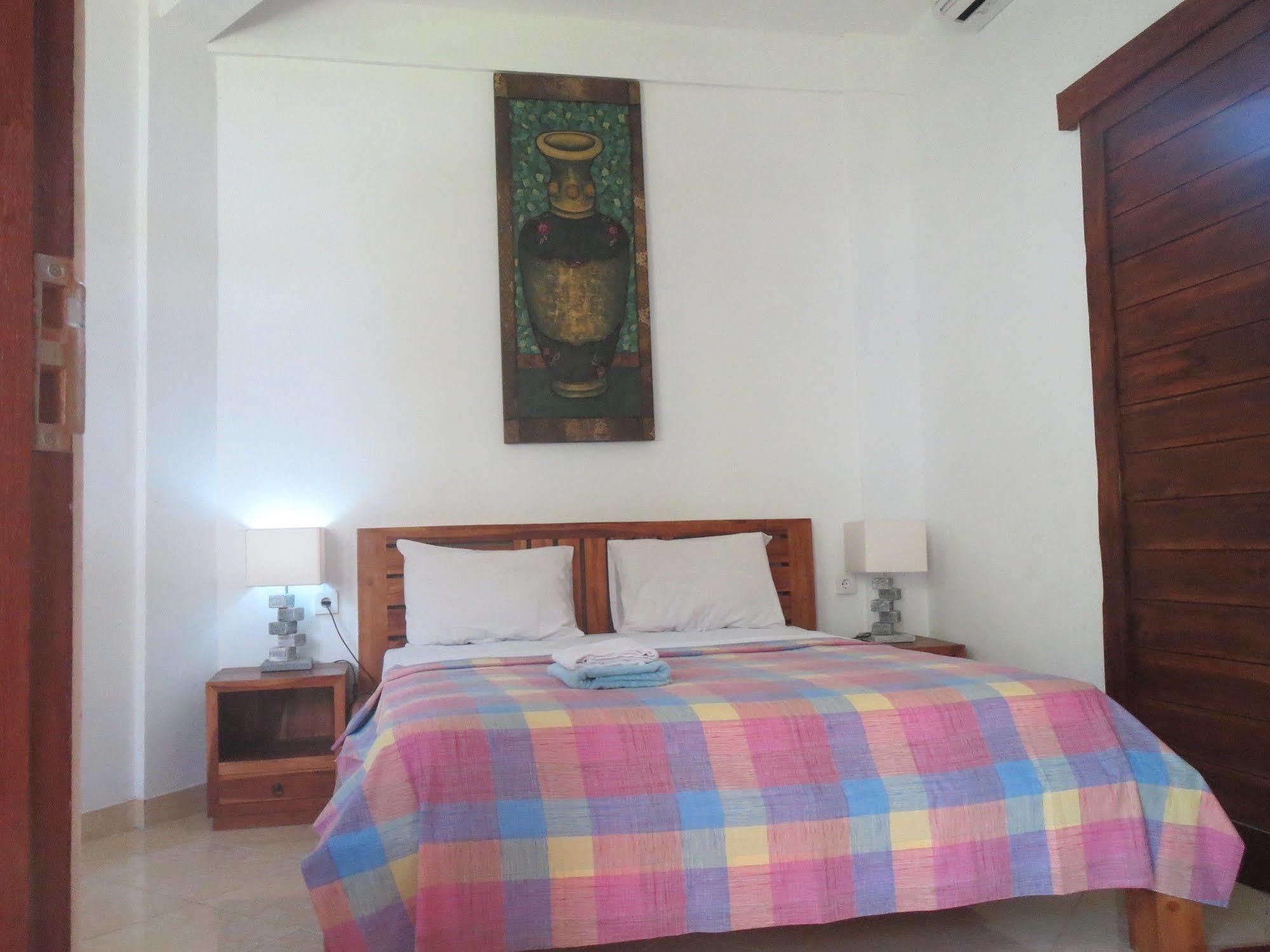 Amed Sari Beach Guesthouse Exterior photo