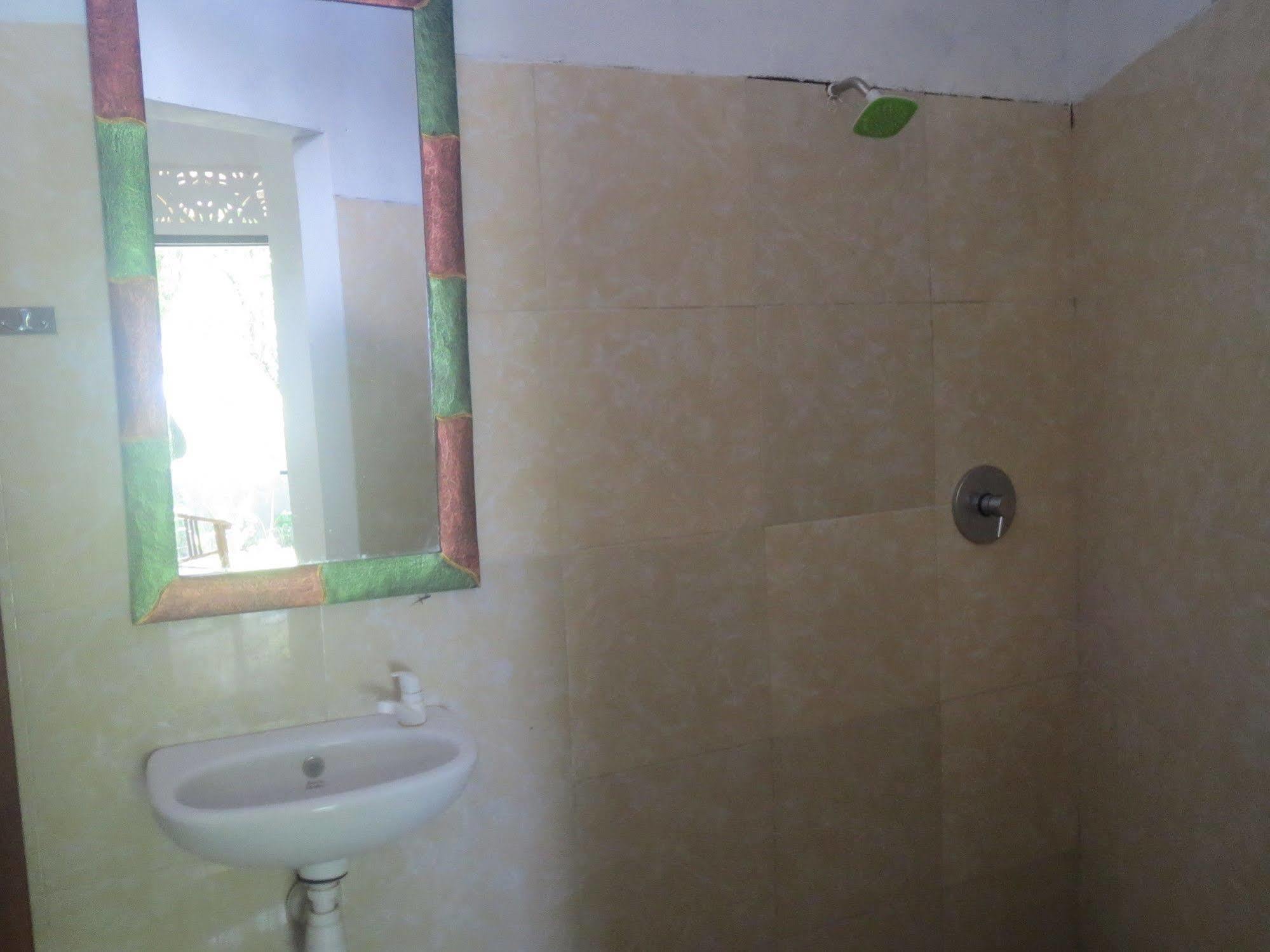 Amed Sari Beach Guesthouse Exterior photo