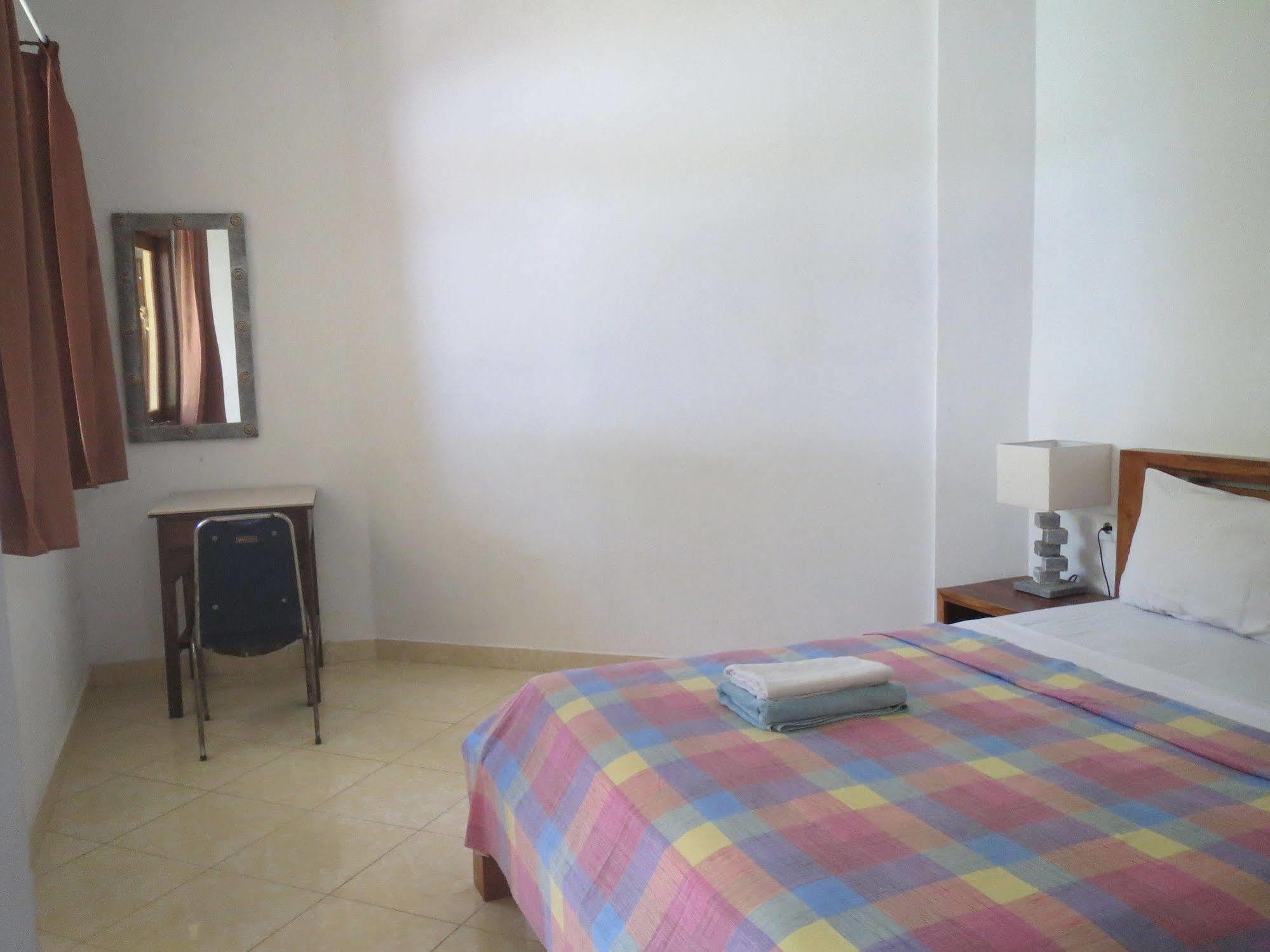 Amed Sari Beach Guesthouse Exterior photo