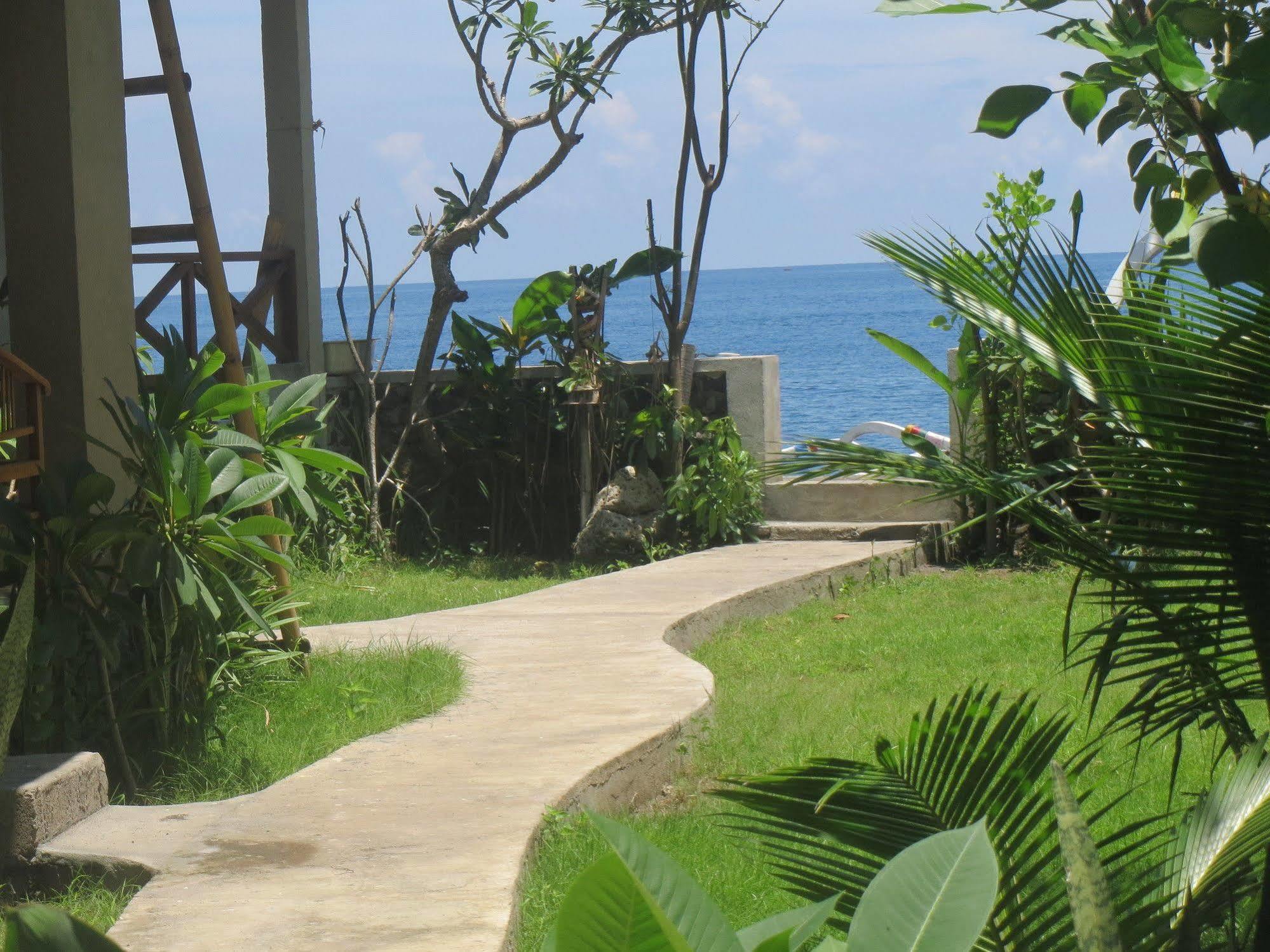 Amed Sari Beach Guesthouse Exterior photo