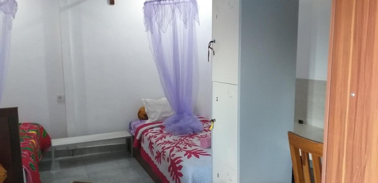Amed Sari Beach Guesthouse Exterior photo