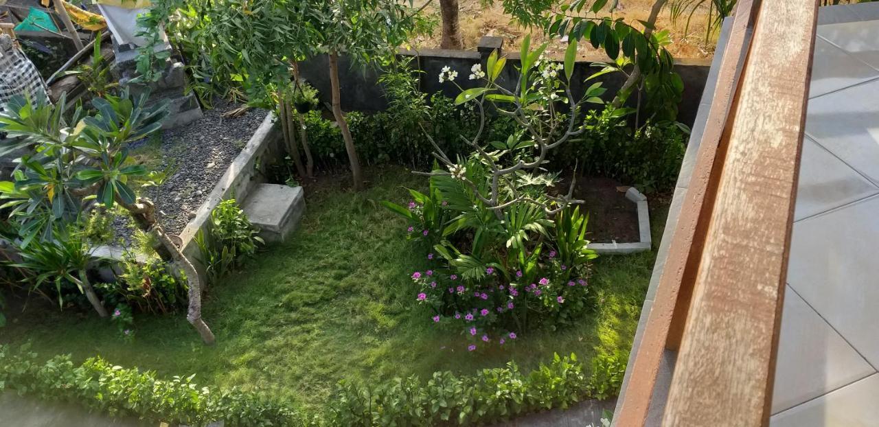 Amed Sari Beach Guesthouse Exterior photo